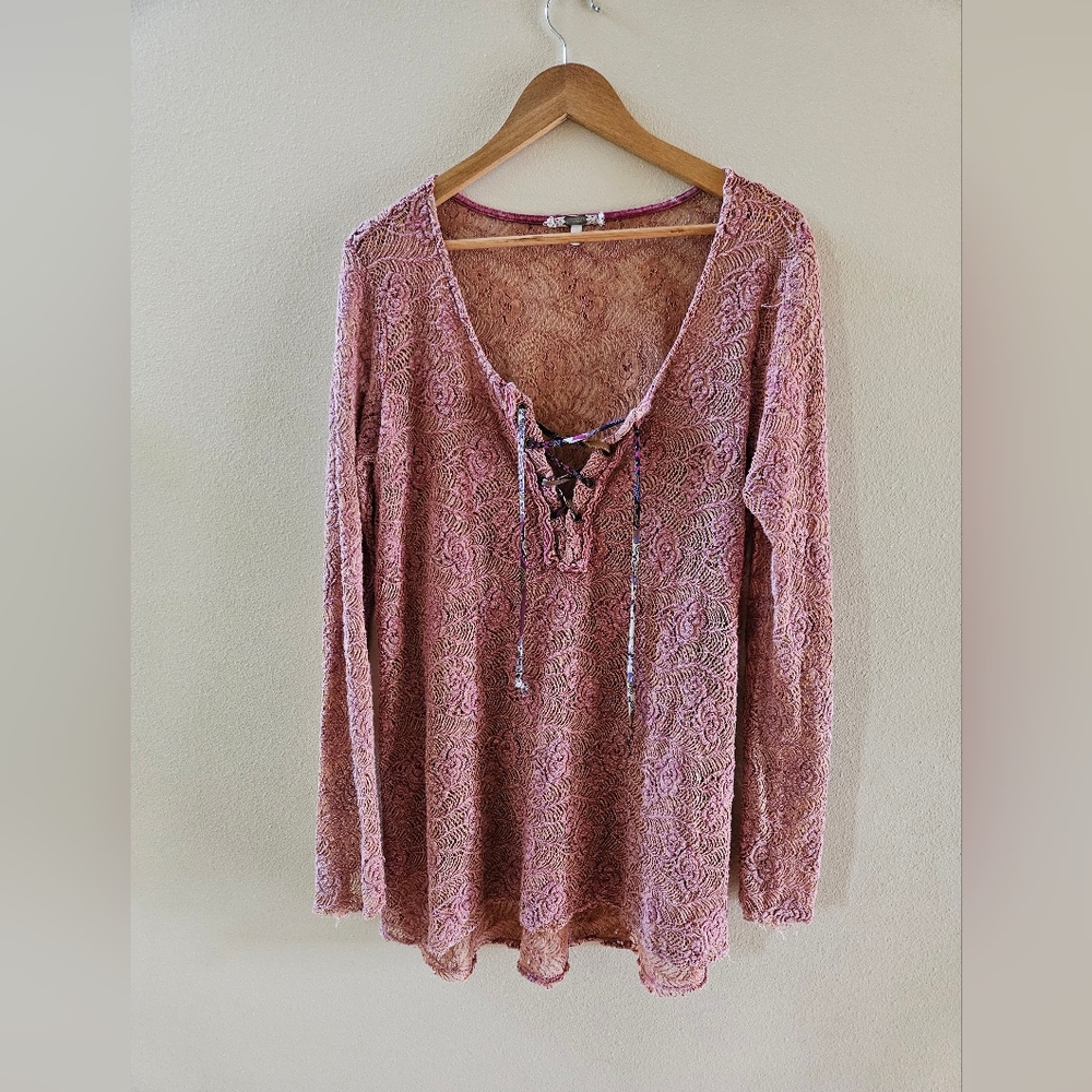 Gimmicks by BKE Pink Lace Blouse